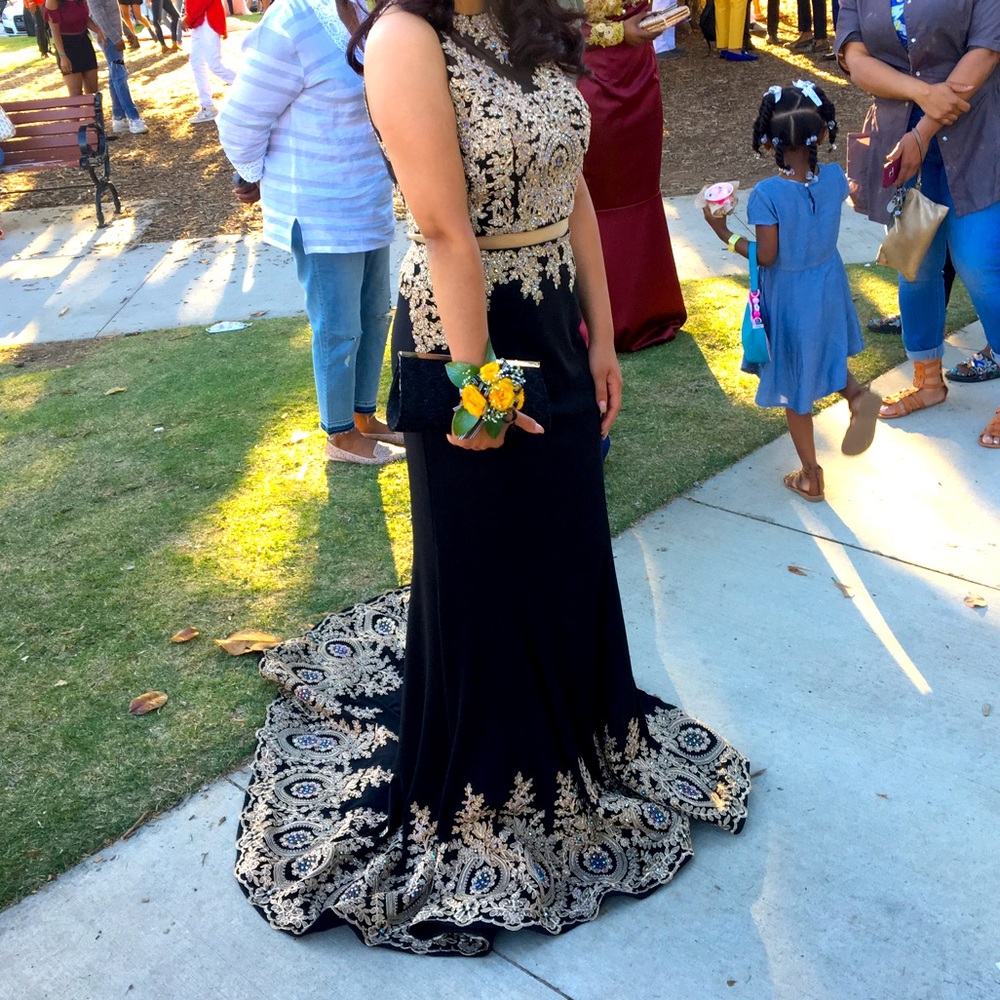 Perfect long dress for prom! Unique